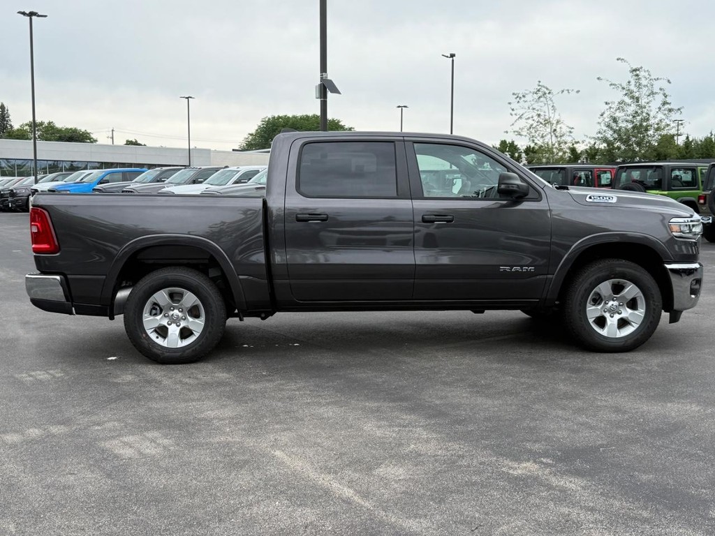 Ram 1500 Vehicle Full-screen Gallery Image 02
