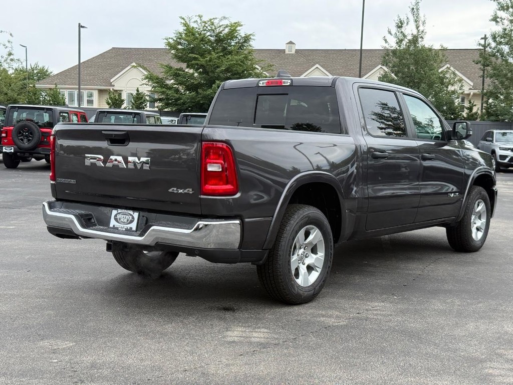Ram 1500 Vehicle Full-screen Gallery Image 03