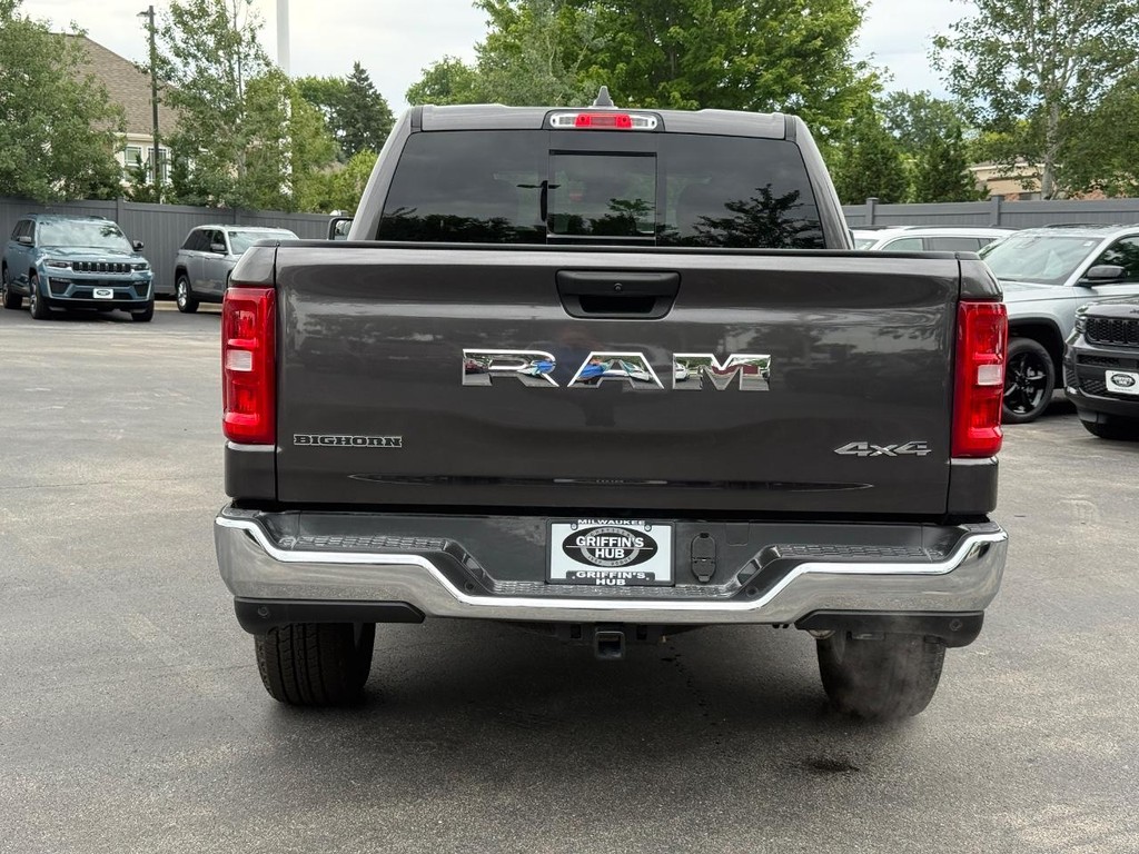 Ram 1500 Vehicle Full-screen Gallery Image 04