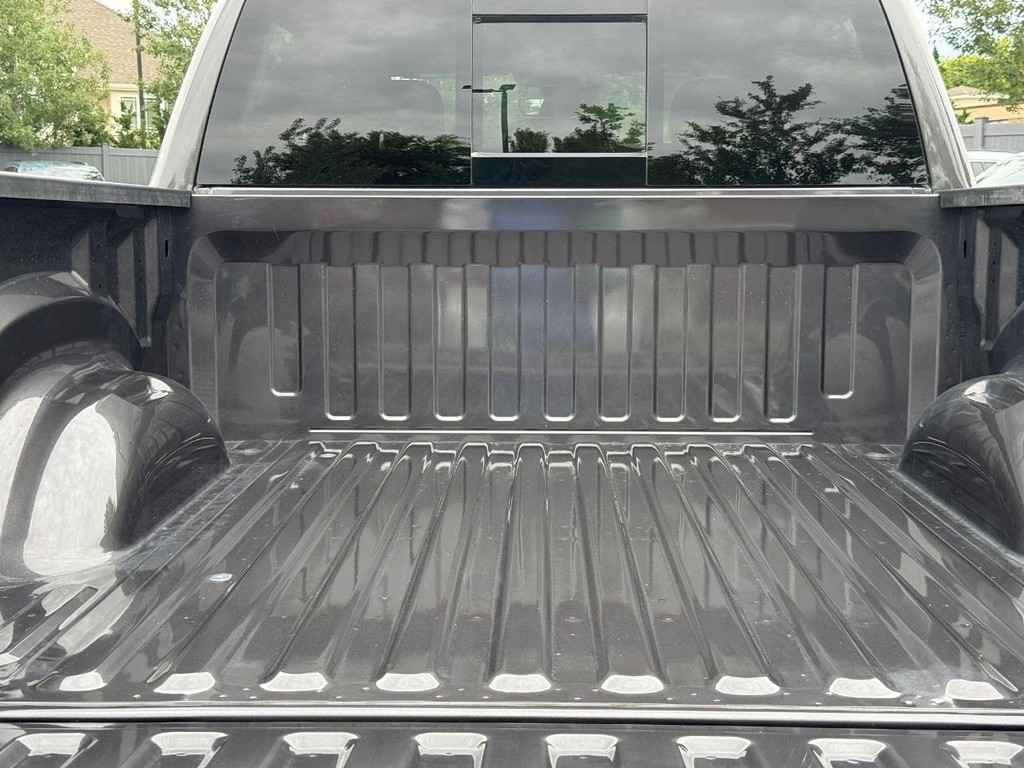 Ram 1500 Vehicle Full-screen Gallery Image 05