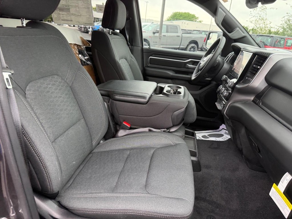 Ram 1500 Vehicle Full-screen Gallery Image 07