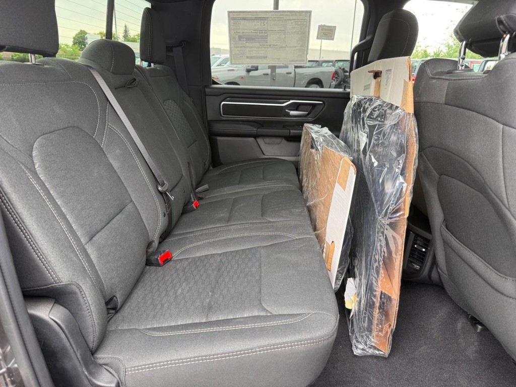 Ram 1500 Vehicle Full-screen Gallery Image 08