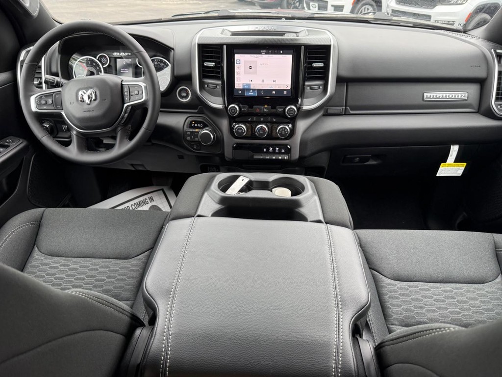 Ram 1500 Vehicle Full-screen Gallery Image 09