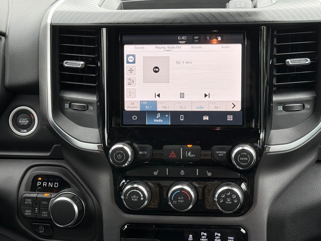Ram 1500 Vehicle Full-screen Gallery Image 10