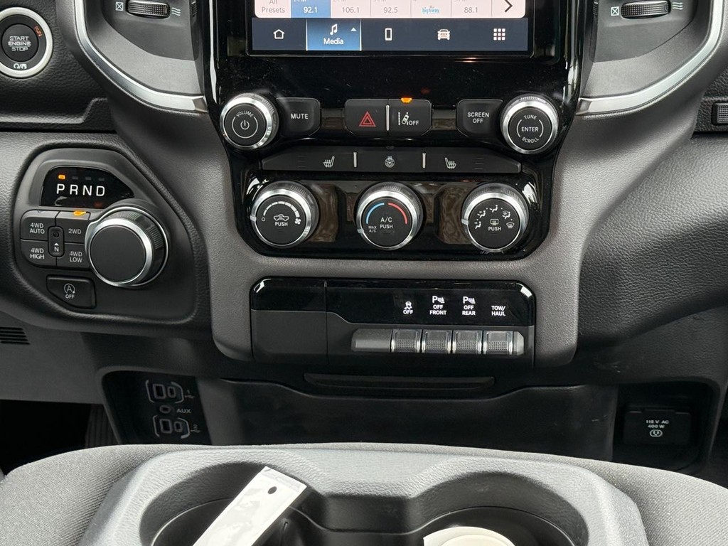 Ram 1500 Vehicle Full-screen Gallery Image 11