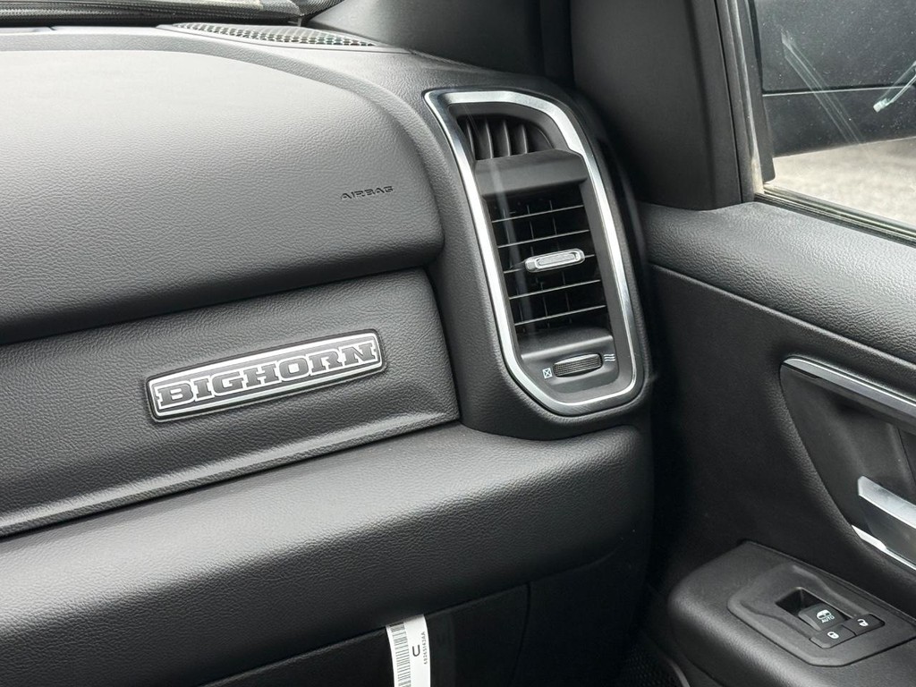 Ram 1500 Vehicle Full-screen Gallery Image 13