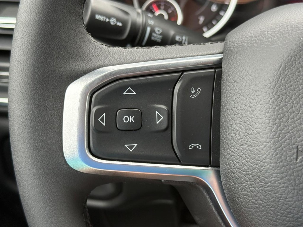 Ram 1500 Vehicle Full-screen Gallery Image 14