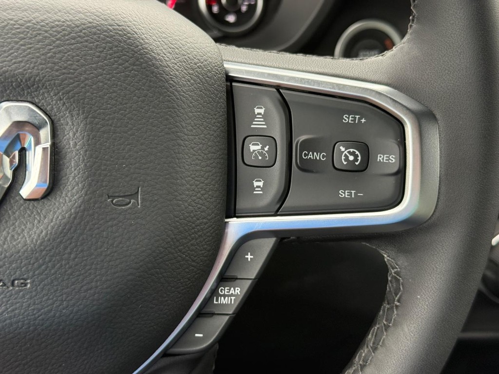 Ram 1500 Vehicle Full-screen Gallery Image 15