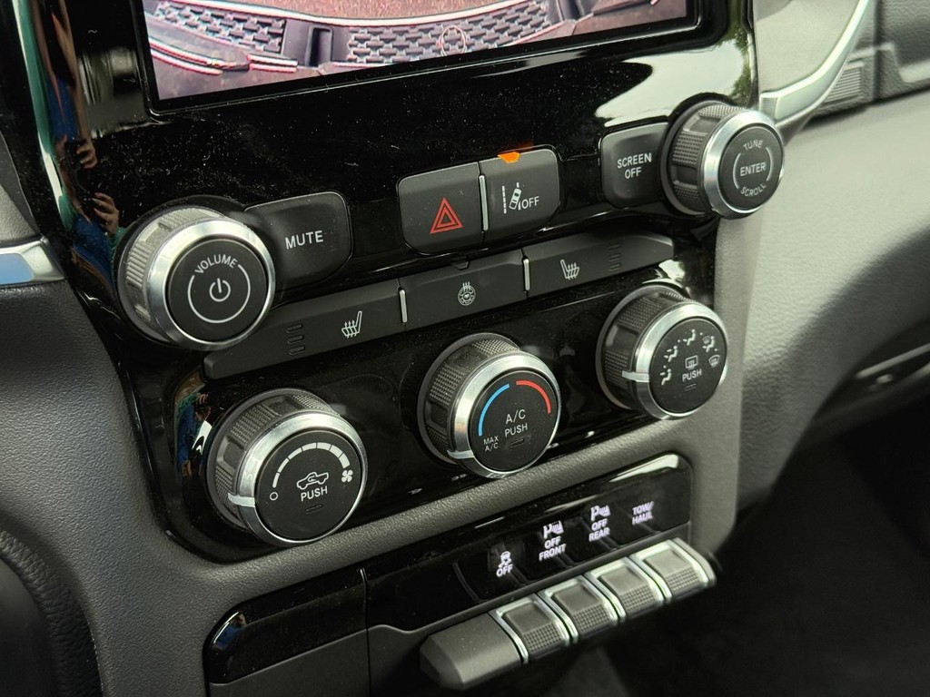 Ram 1500 Vehicle Full-screen Gallery Image 18