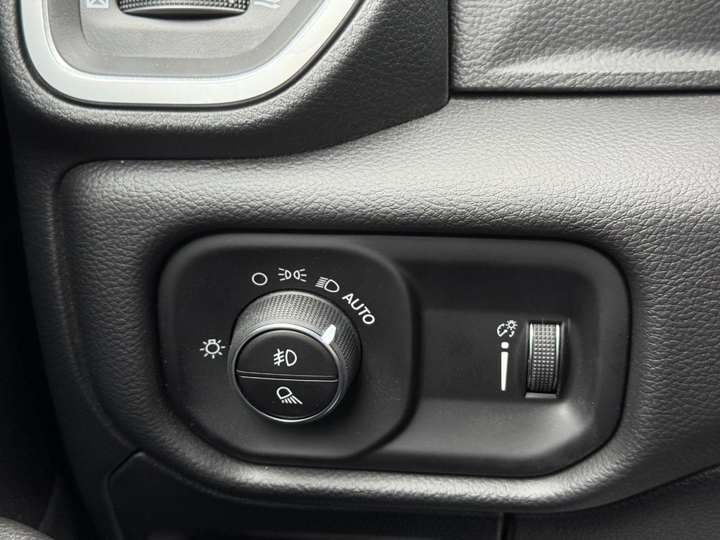 Ram 1500 Vehicle Full-screen Gallery Image 20