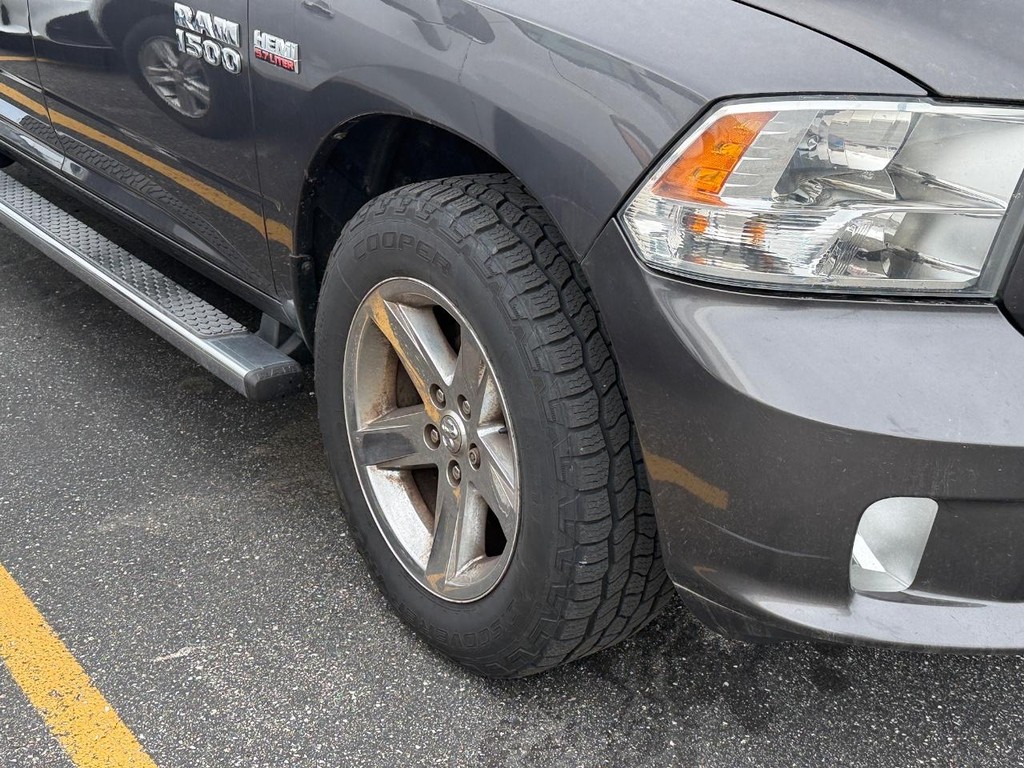 Ram 1500 Vehicle Full-screen Gallery Image 02