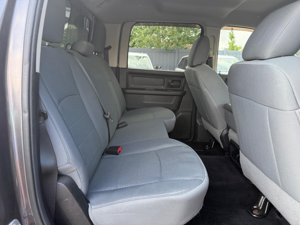 Ram 1500 Vehicle Full-screen Gallery Image 05