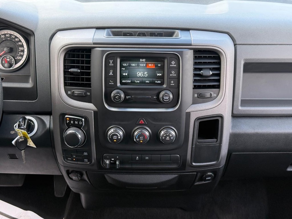 Ram 1500 Vehicle Full-screen Gallery Image 09