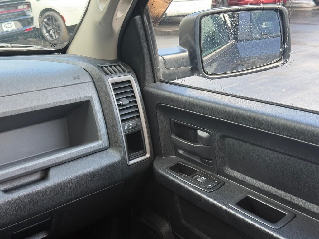 Ram 1500 Vehicle Full-screen Gallery Image 12