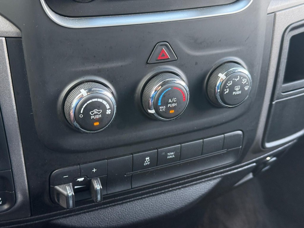 Ram 1500 Vehicle Full-screen Gallery Image 18