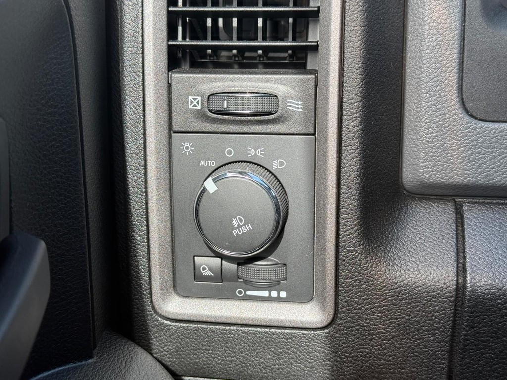 Ram 1500 Vehicle Full-screen Gallery Image 20