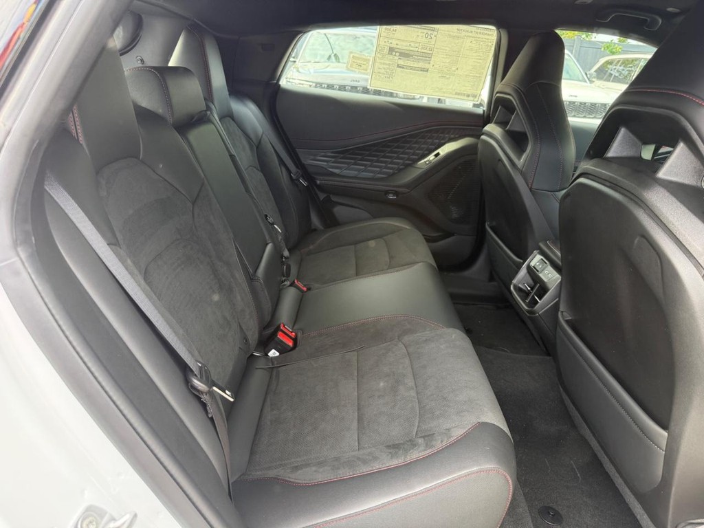 Dodge Charger Vehicle Full-screen Gallery Image 05