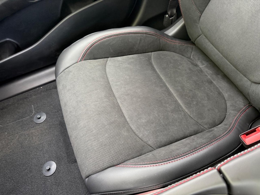 Dodge Charger Vehicle Full-screen Gallery Image 18