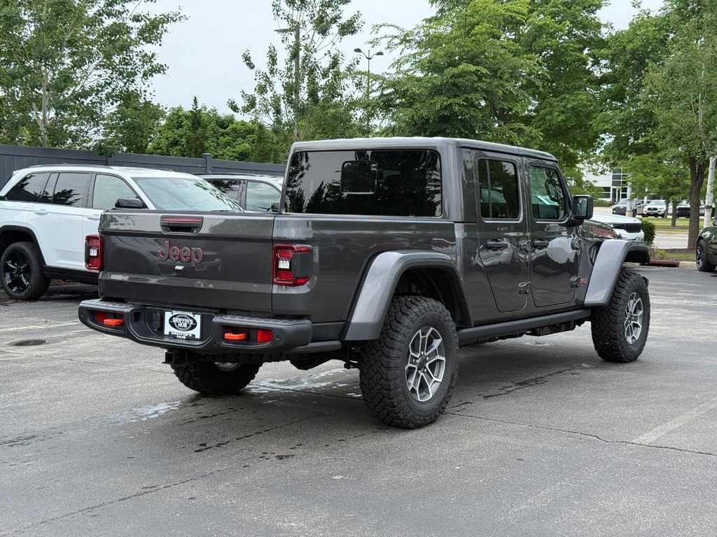 Jeep Gladiator Vehicle Full-screen Gallery Image 03