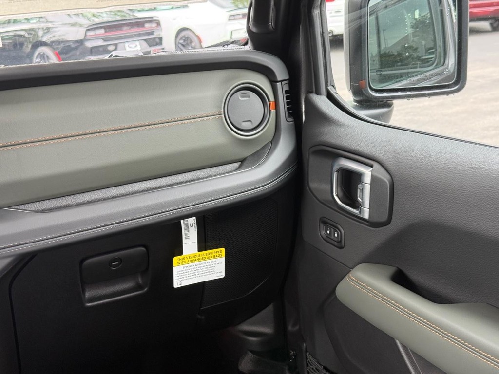 Jeep Gladiator Vehicle Full-screen Gallery Image 08
