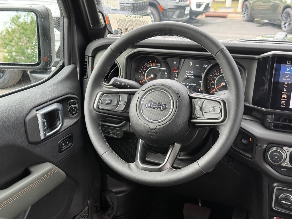 Jeep Gladiator Vehicle Full-screen Gallery Image 09
