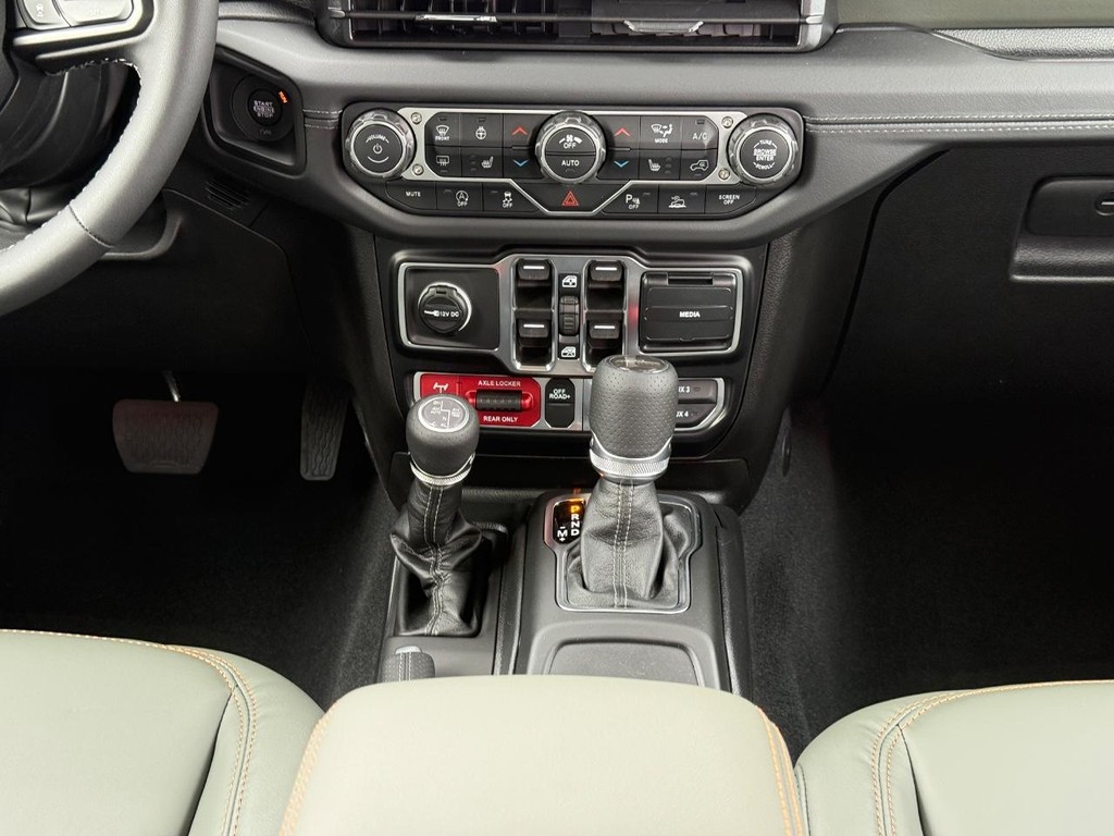 Jeep Gladiator Vehicle Full-screen Gallery Image 10