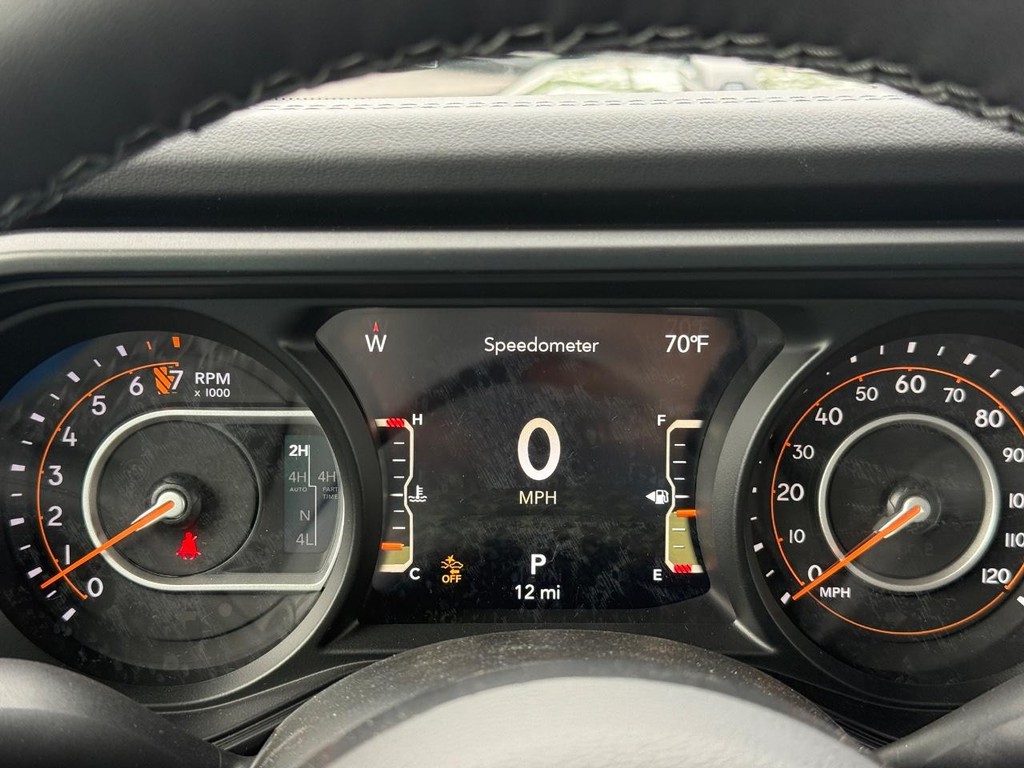 Jeep Gladiator Vehicle Full-screen Gallery Image 13