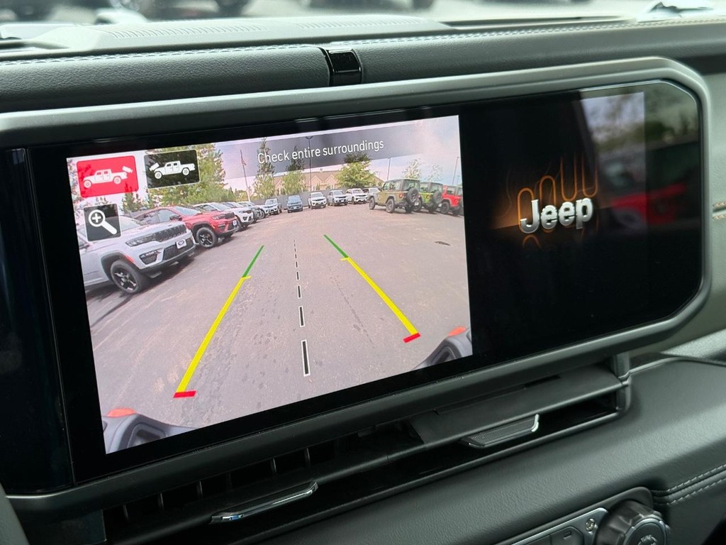 Jeep Gladiator Vehicle Full-screen Gallery Image 17