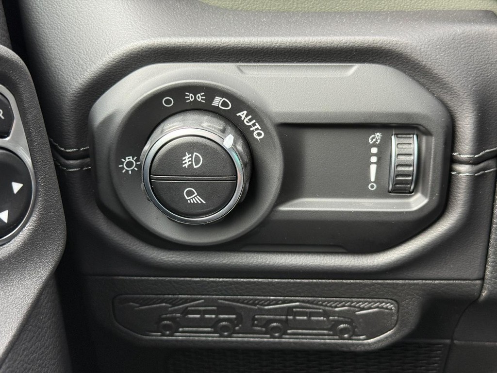 Jeep Gladiator Vehicle Full-screen Gallery Image 19