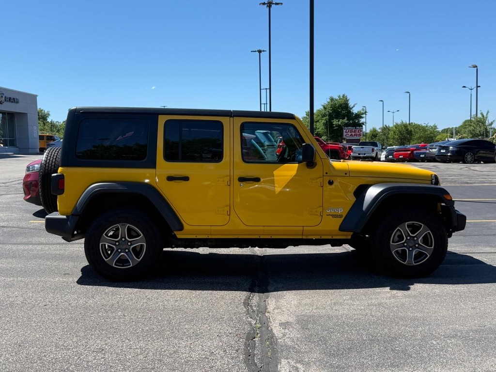 Jeep Wrangler Unlimited Vehicle Full-screen Gallery Image 02