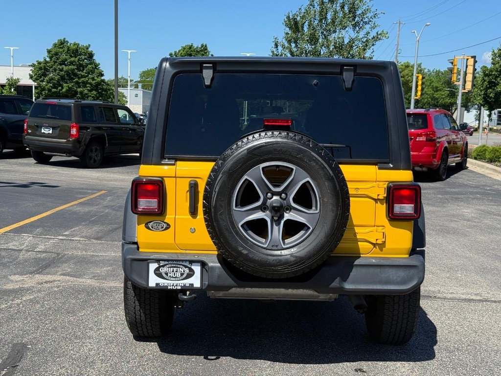 Jeep Wrangler Unlimited Vehicle Full-screen Gallery Image 04