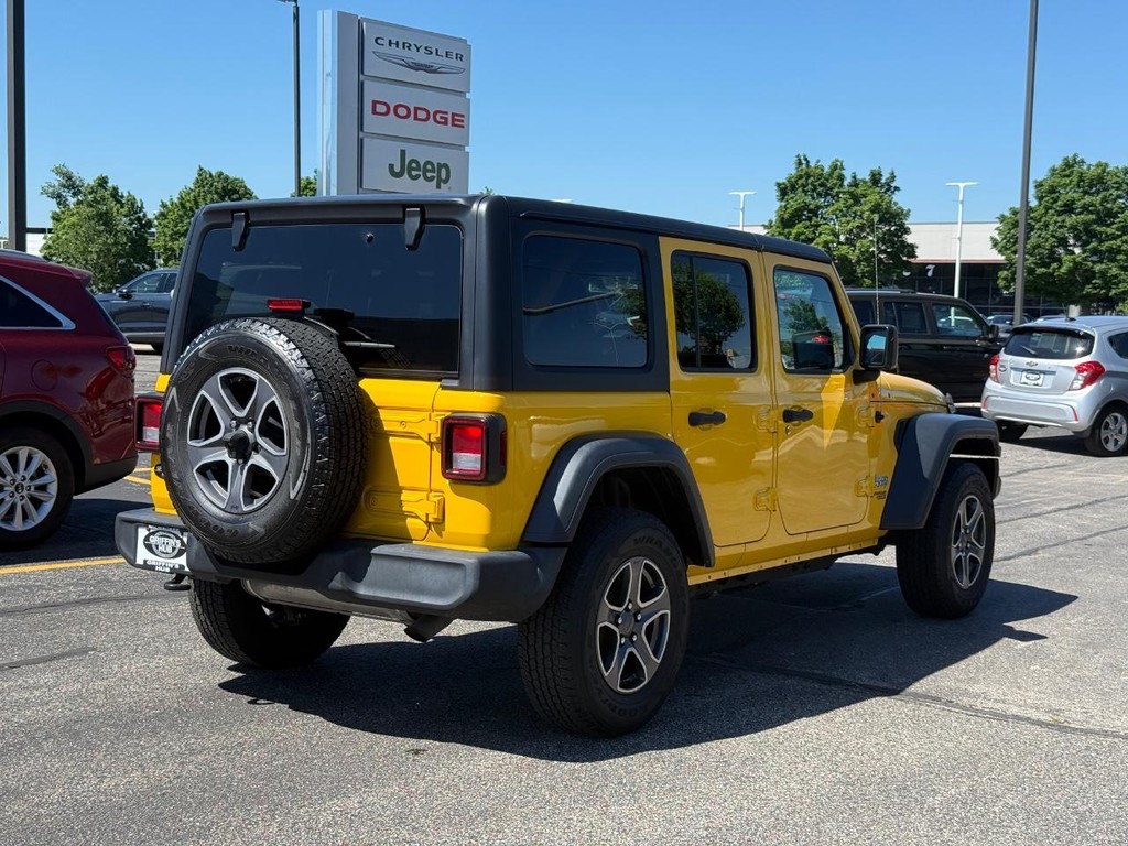 Jeep Wrangler Unlimited Vehicle Full-screen Gallery Image 05