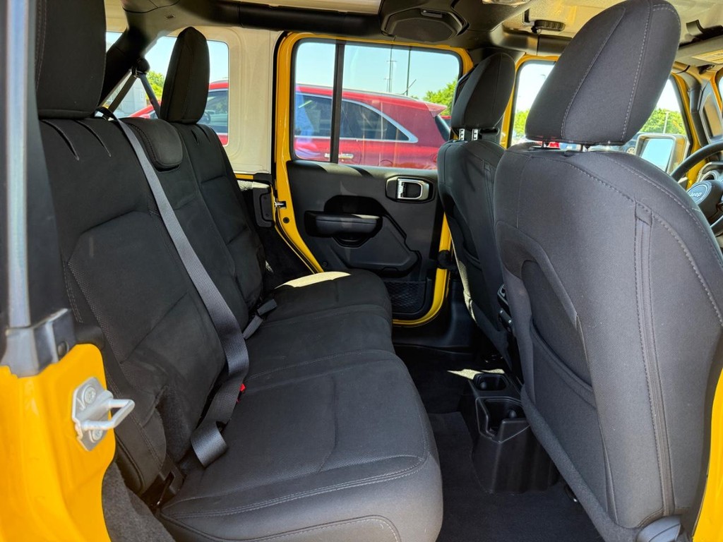 Jeep Wrangler Unlimited Vehicle Full-screen Gallery Image 07
