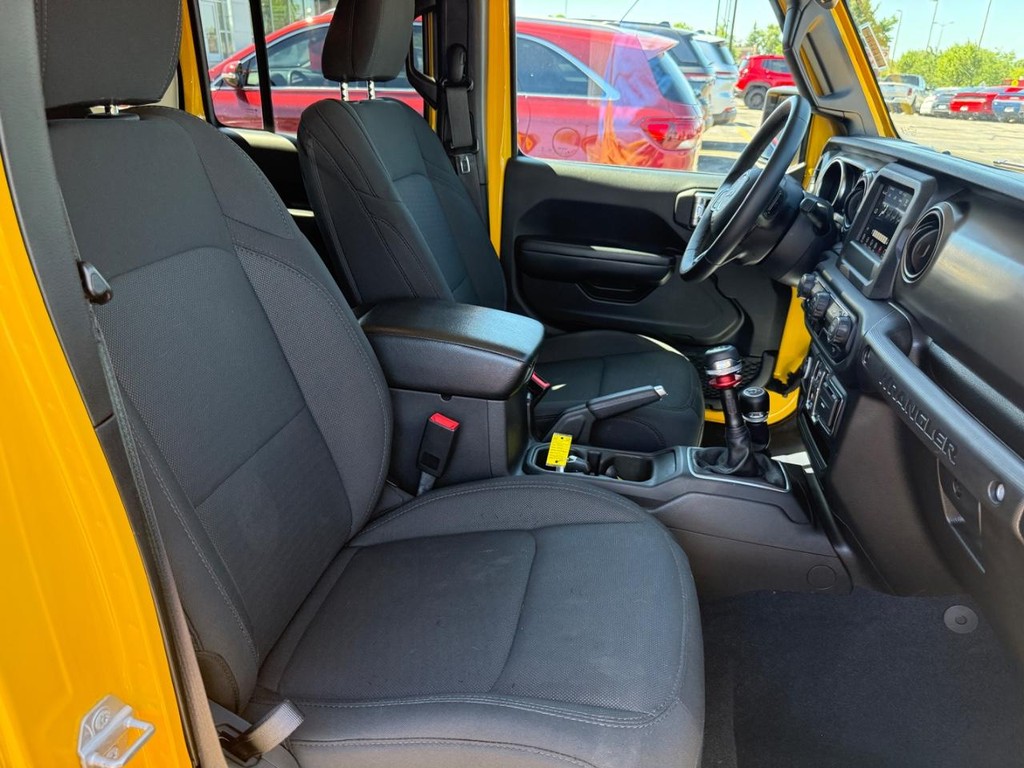 Jeep Wrangler Unlimited Vehicle Full-screen Gallery Image 08
