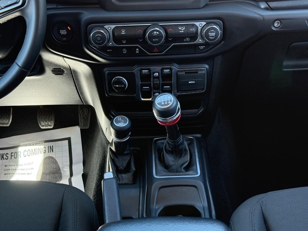 Jeep Wrangler Unlimited Vehicle Full-screen Gallery Image 09