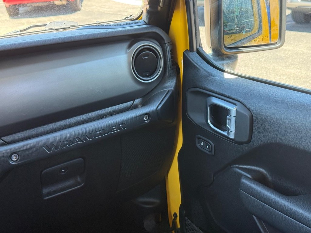 Jeep Wrangler Unlimited Vehicle Full-screen Gallery Image 13