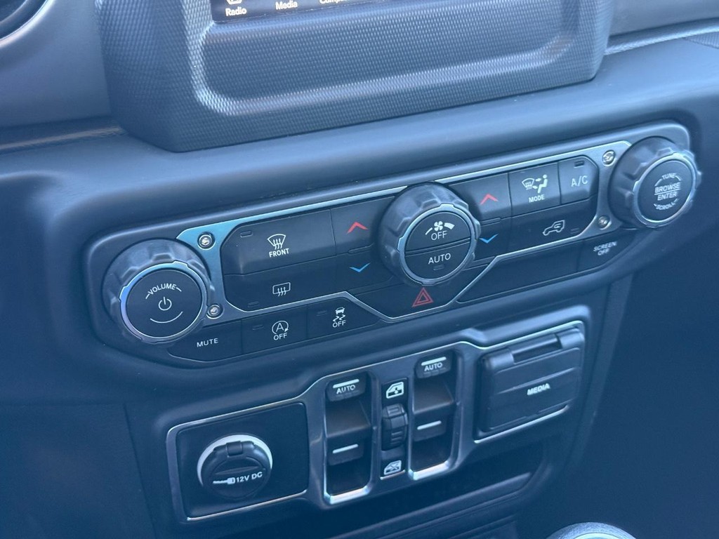 Jeep Wrangler Unlimited Vehicle Full-screen Gallery Image 16