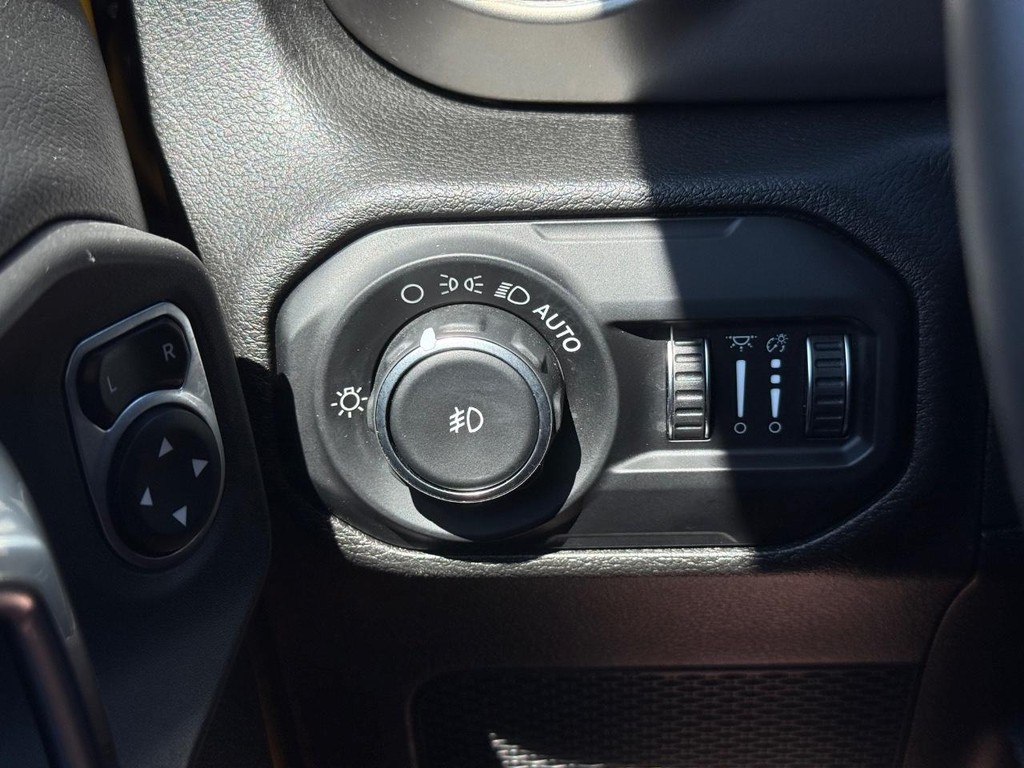 Jeep Wrangler Unlimited Vehicle Full-screen Gallery Image 20
