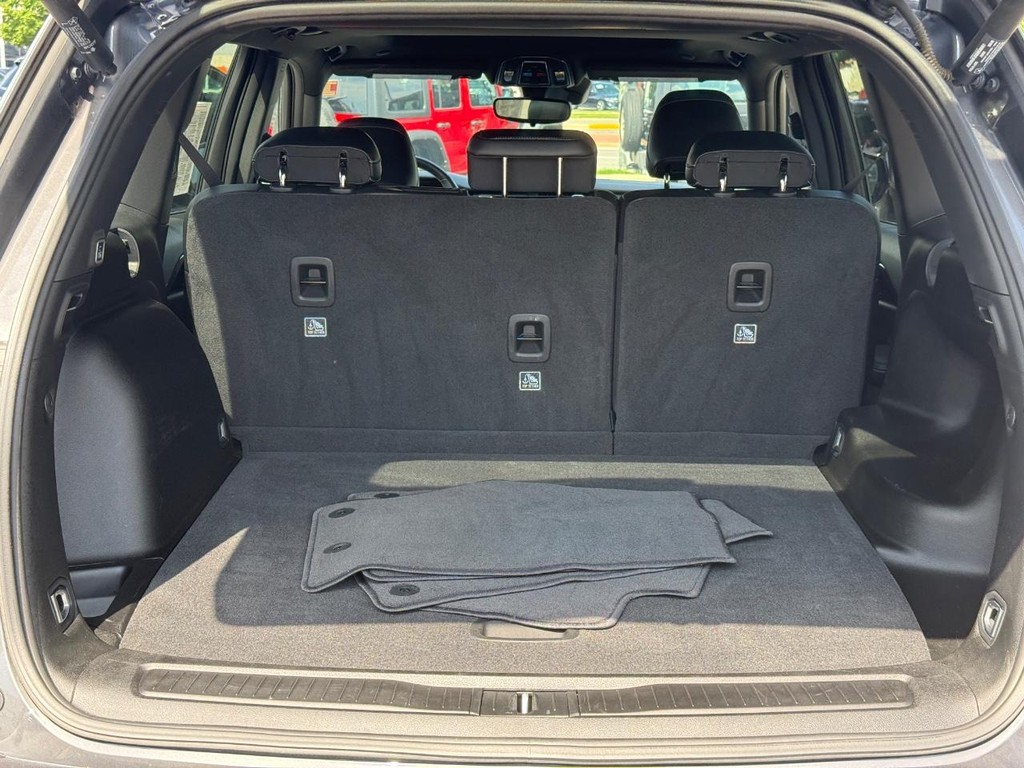 Jeep Grand Cherokee Vehicle Full-screen Gallery Image 05