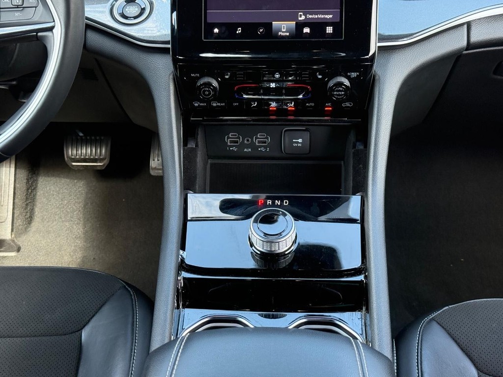 Jeep Grand Cherokee Vehicle Full-screen Gallery Image 10
