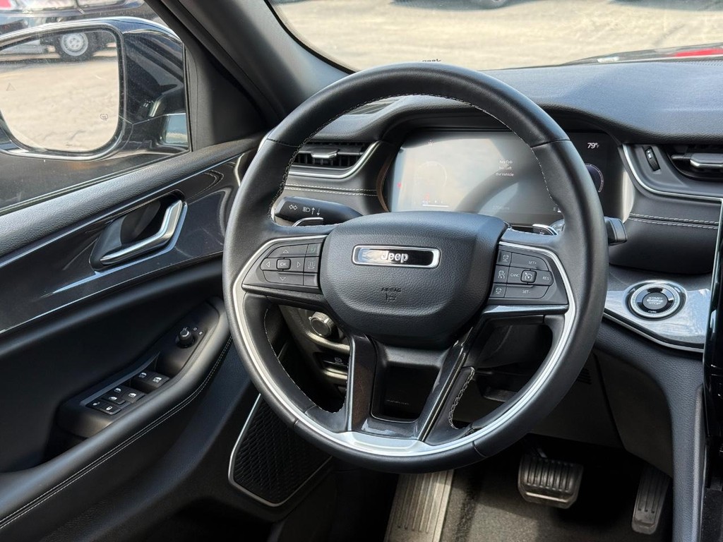 Jeep Grand Cherokee Vehicle Full-screen Gallery Image 11