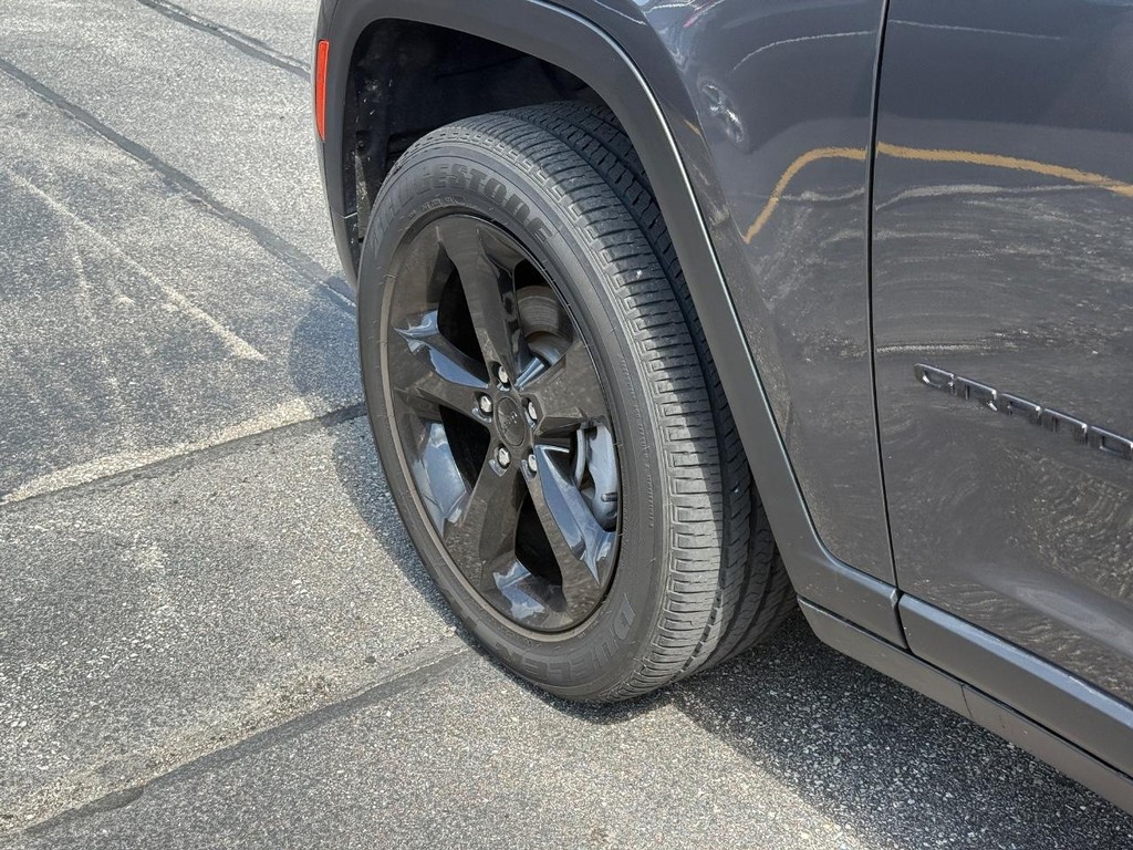Jeep Grand Cherokee Vehicle Full-screen Gallery Image 14