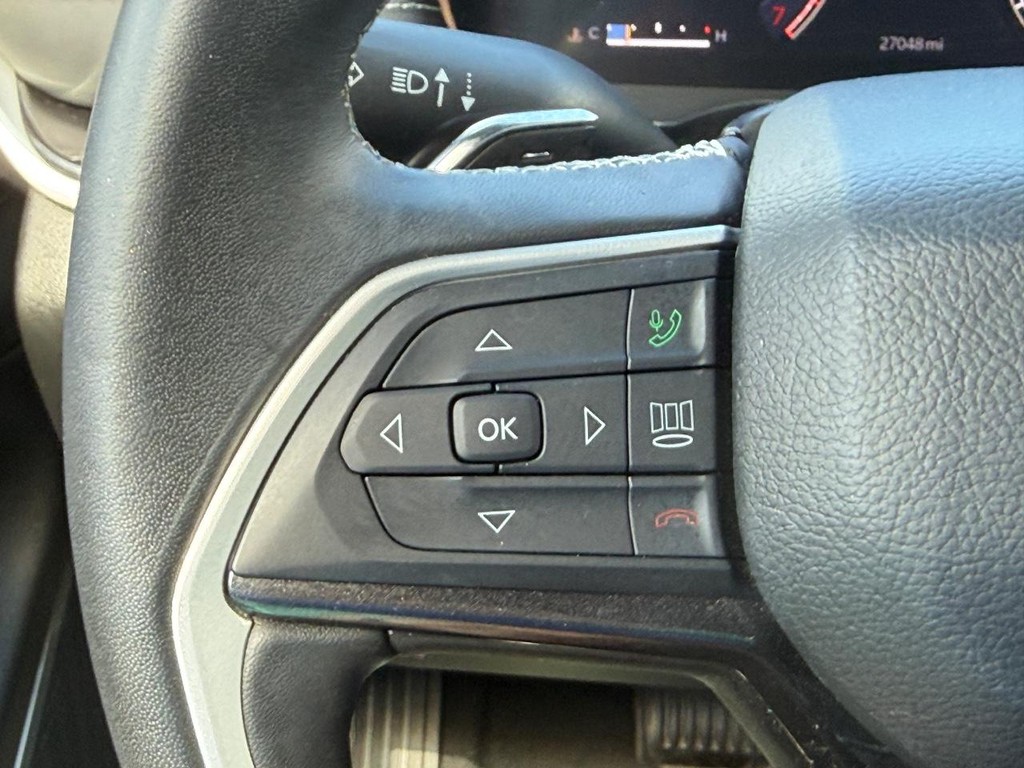 Jeep Grand Cherokee Vehicle Full-screen Gallery Image 15