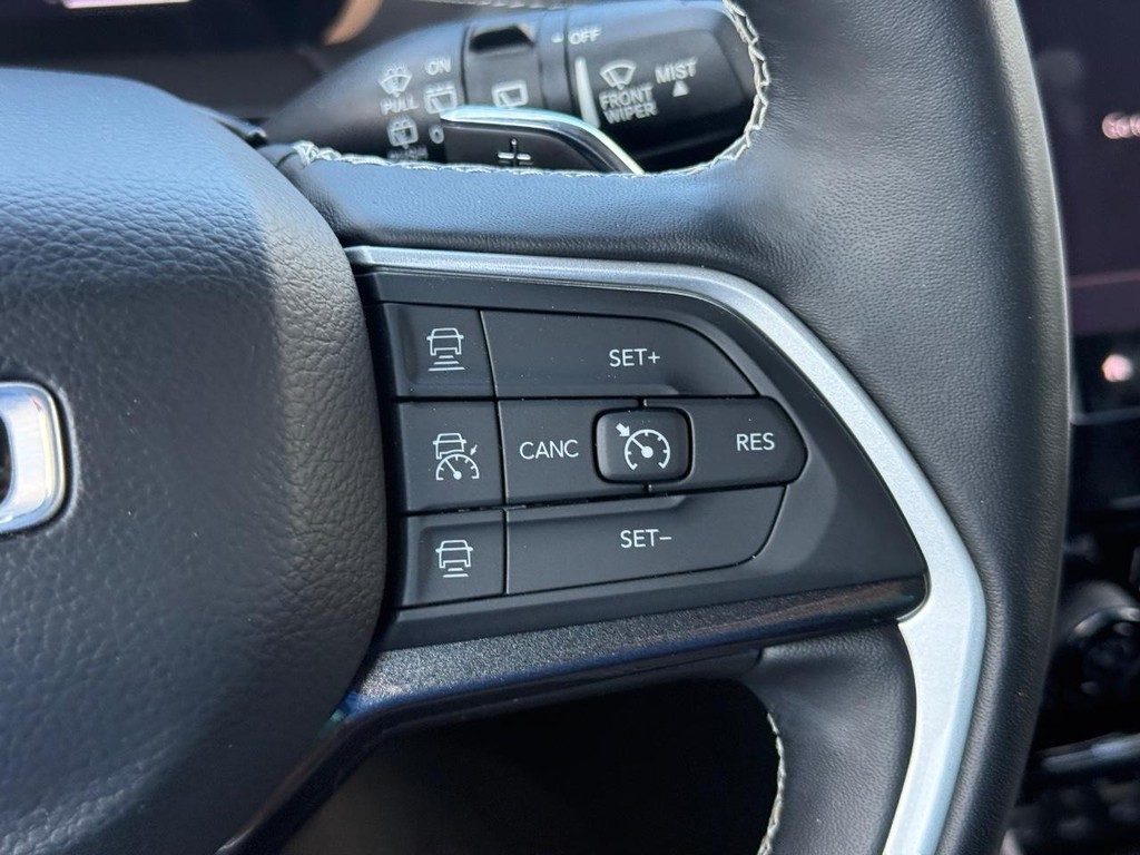 Jeep Grand Cherokee Vehicle Full-screen Gallery Image 16