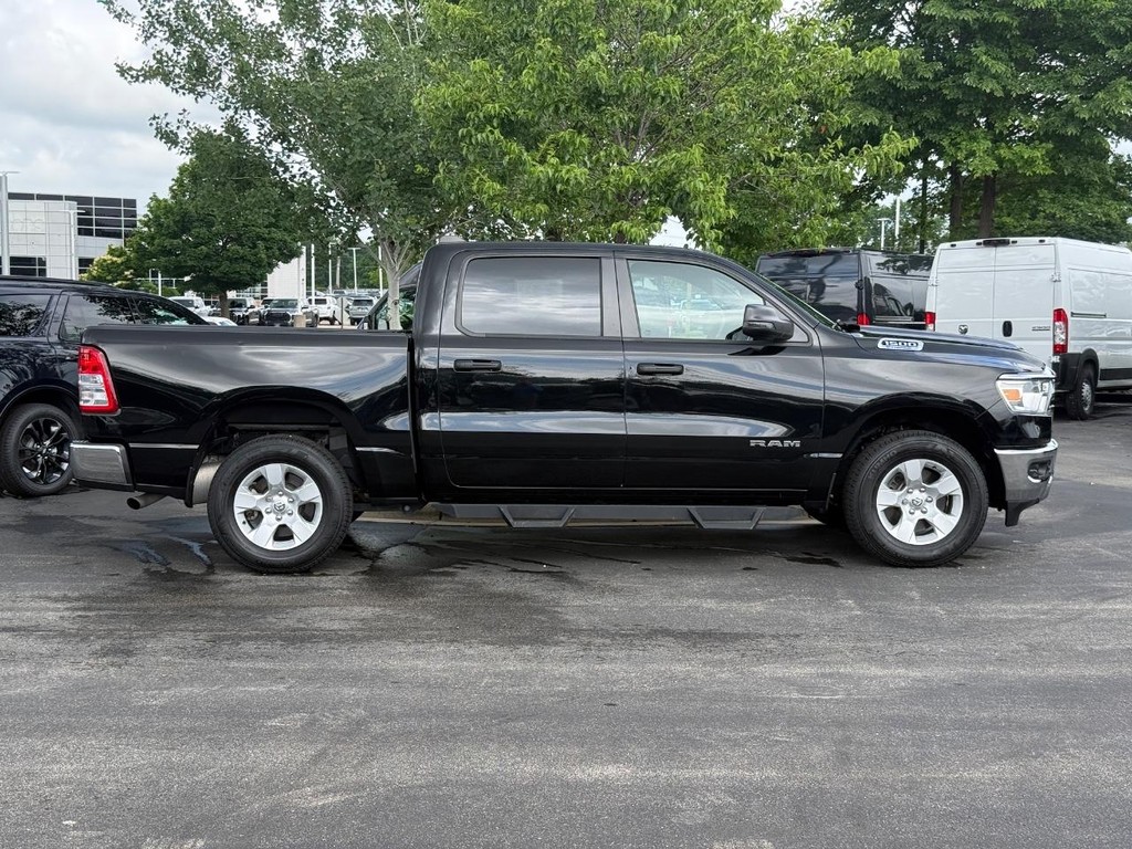 Ram 1500 Vehicle Full-screen Gallery Image 02