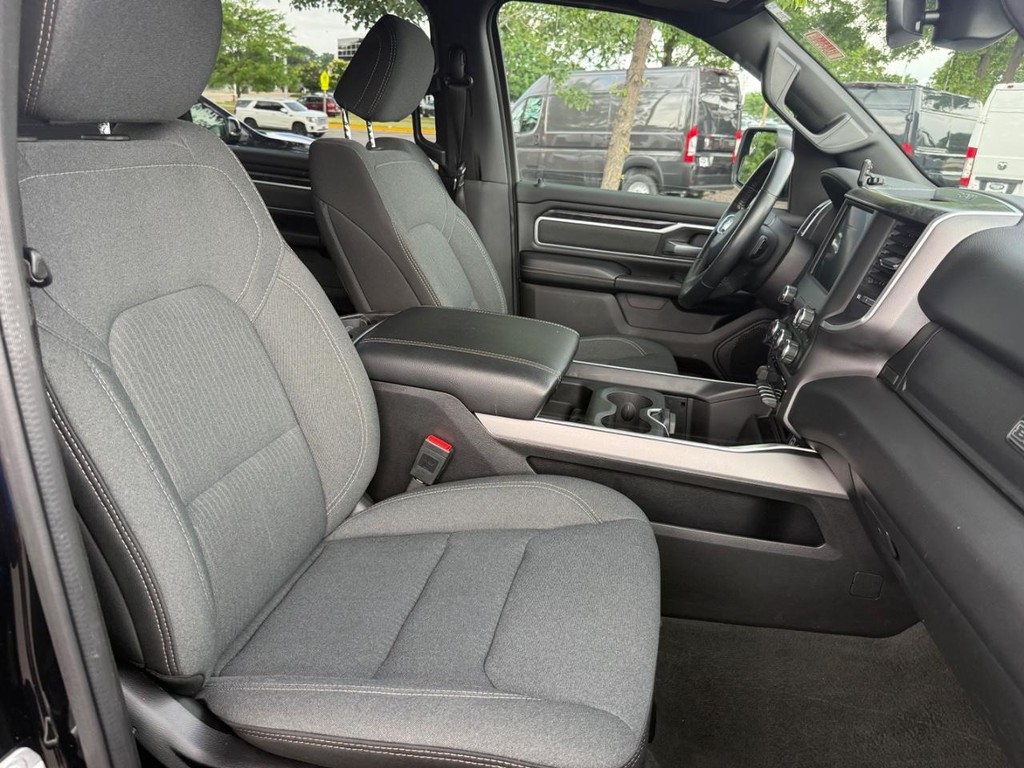 Ram 1500 Vehicle Full-screen Gallery Image 04