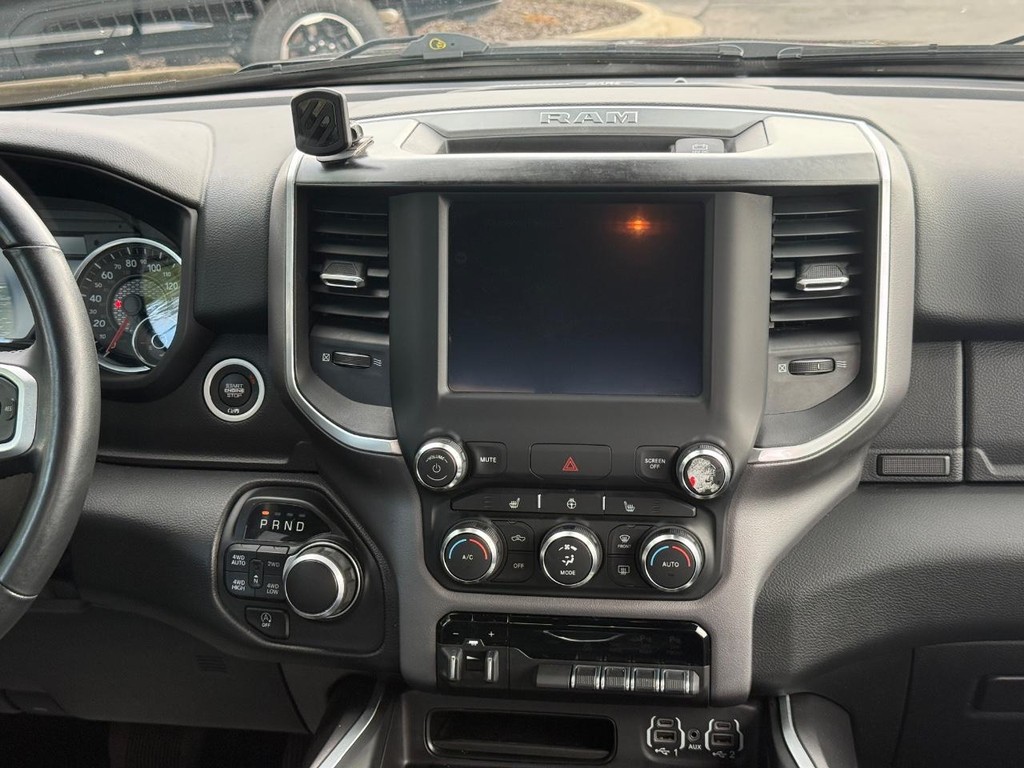 Ram 1500 Vehicle Full-screen Gallery Image 09