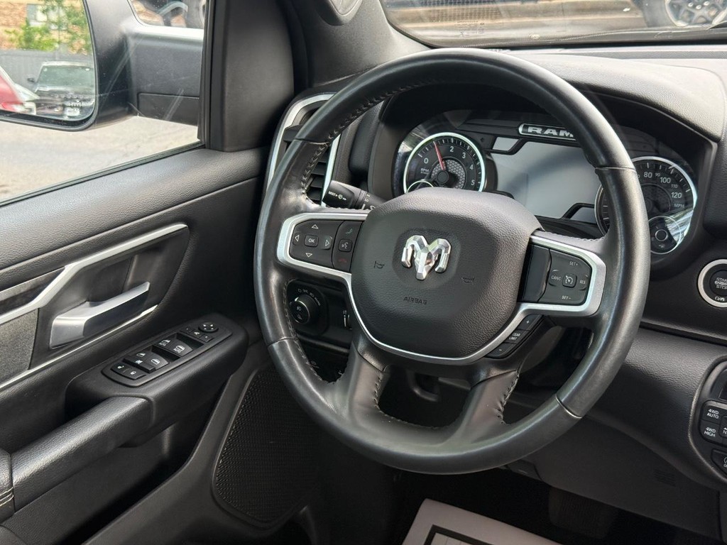 Ram 1500 Vehicle Full-screen Gallery Image 11