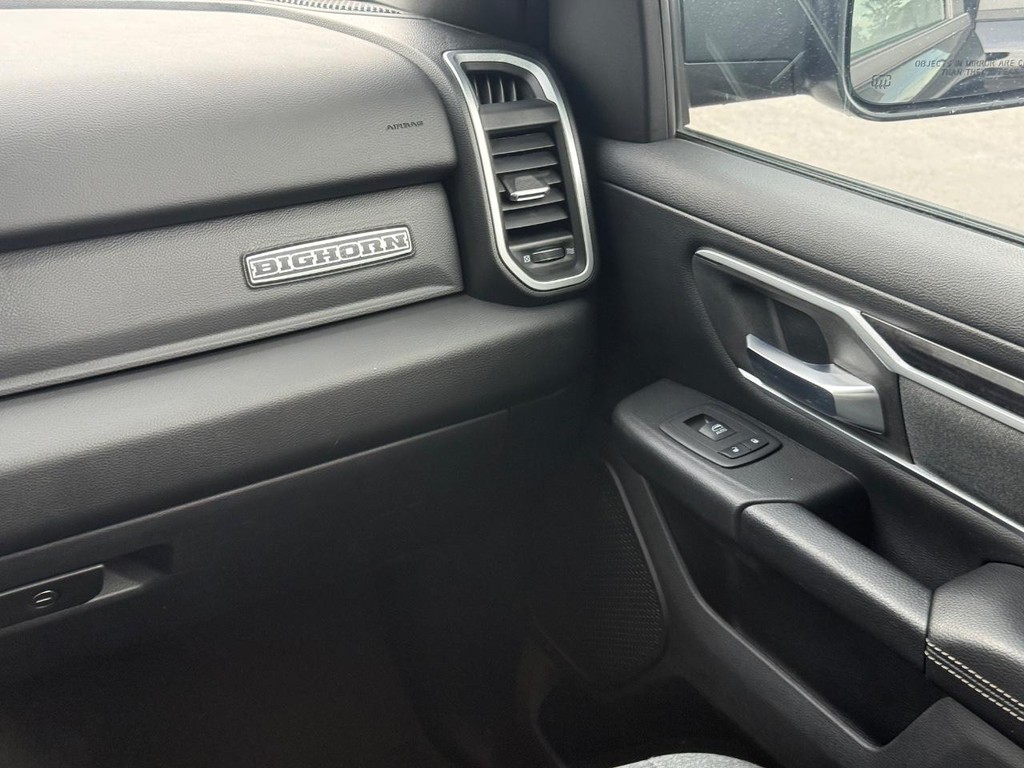 Ram 1500 Vehicle Full-screen Gallery Image 12