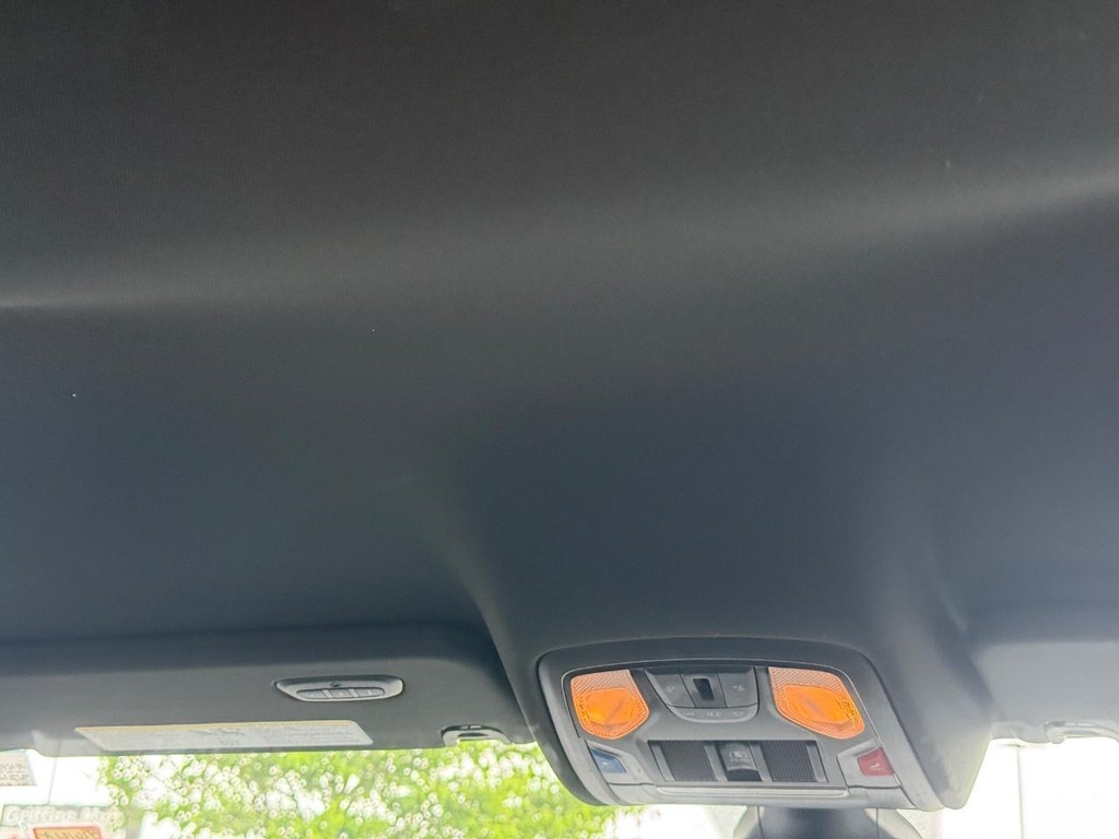 Ram 1500 Vehicle Full-screen Gallery Image 13